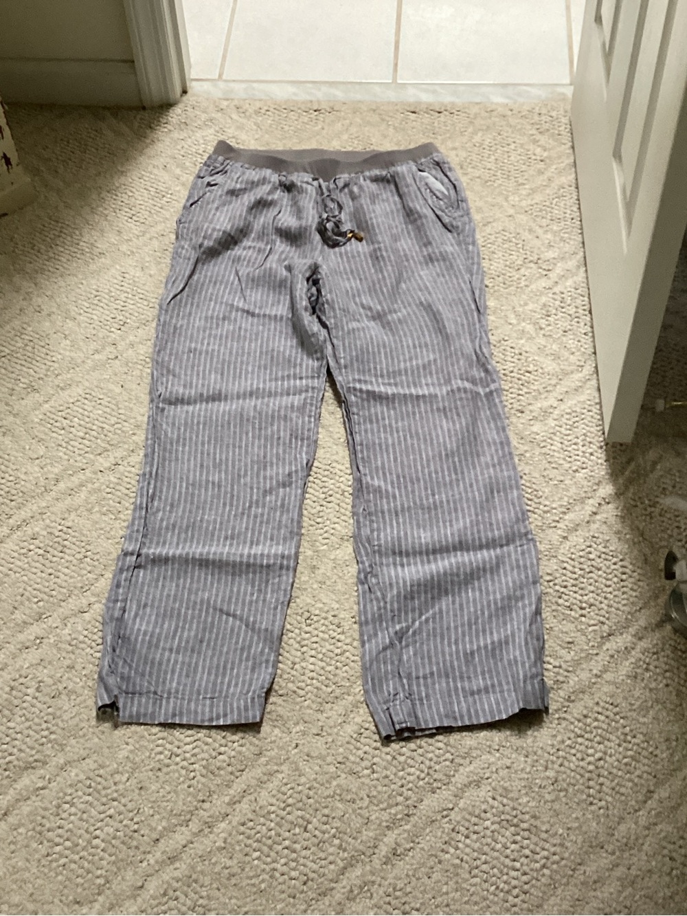 Ellen Tracy 100% linen pinstripe wide leg pants. M